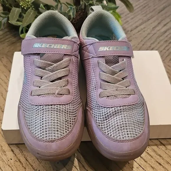 Skechers Pink Light-Up Sneakers with LED Soles Size 1 - Picture 2 of 9